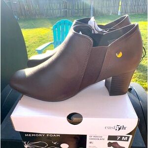 East 5th EF Rocco chocolate. Women’s 7